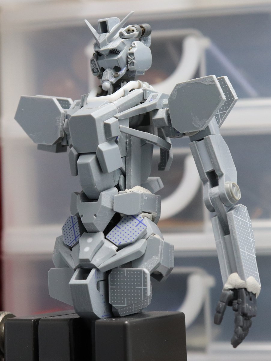 gMS-α ガンダム
今回は腰回りと腕部をスクラッチ
腕付けたら胴体が長く感じたので節々で詰めて調整しました
#GQuuuuuuX