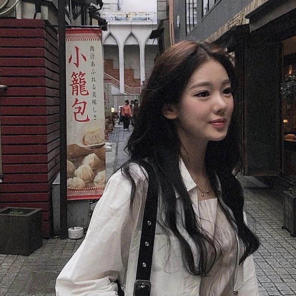 btgsui's tweet photo. which kpop idol has the most iconic pre-debut pics and why is it sui ? 

#KiiiKiii #키키 #SUI #수이 https://t.co/X1bxyX8iE2