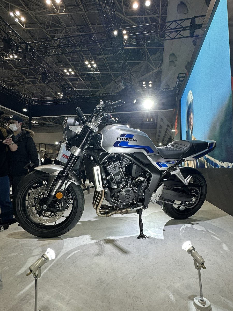 katakutos's tweet photo. #東京モーターサイクルショー

行ってきました！

かっこいいバイクいっぱいで、お姉さんいっぱいで、楽しかったです！ https://t.co/6C9BxveQKT