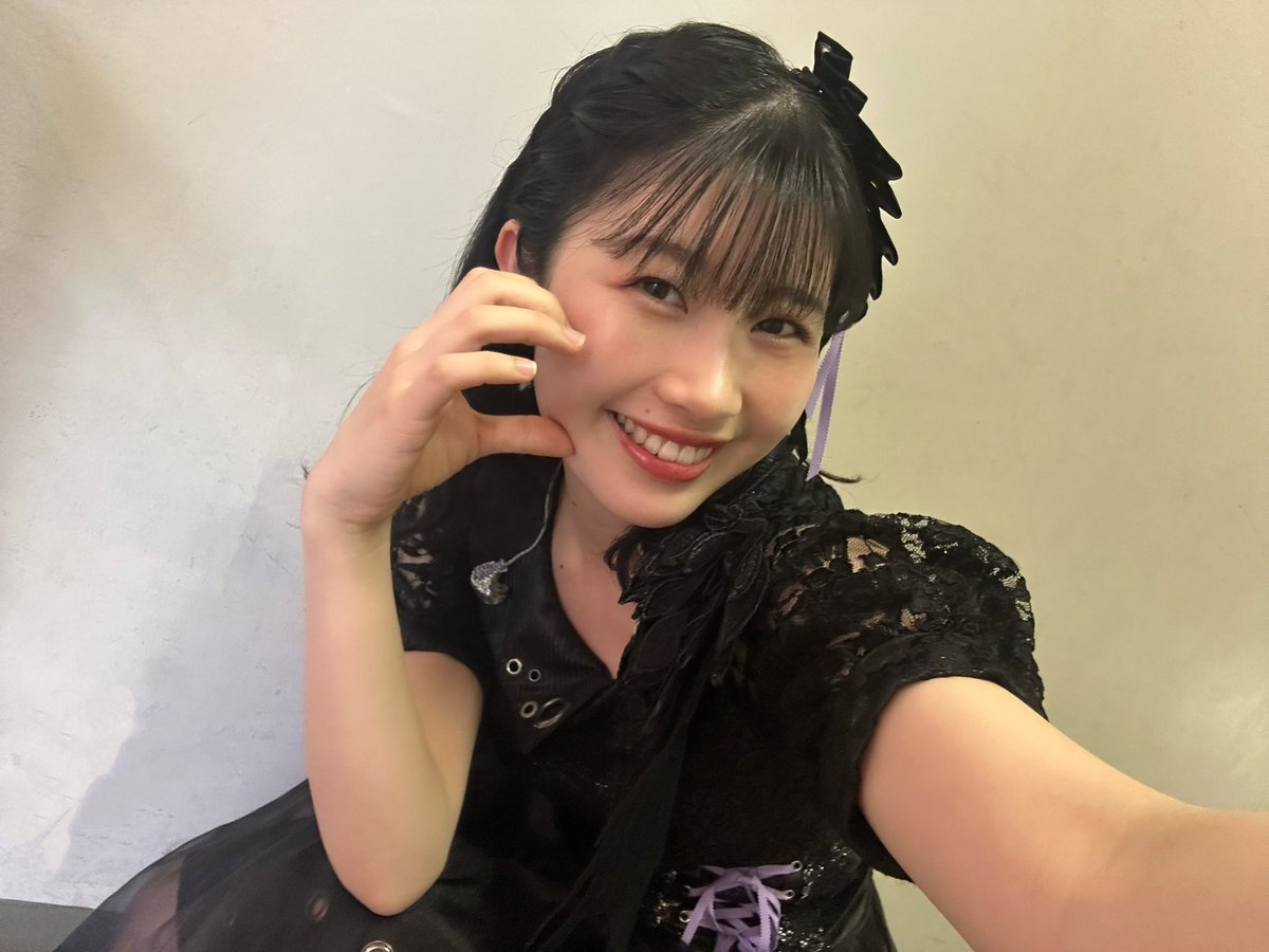 manatsu_muraBW's tweet photo. 「DIALOGUE+WITH vol.2」ありがとうございました！！
ライブも行ったことあるTHE KEBABS さんとの対バン！！！
めちゃくちゃ熱かったー！暑かったー！

客席からの登場サプライズどうでした？😏
新鮮で楽しかったー！！

Pと写真撮ってもらった🤳
#ダイアローグ https://t.co/0g4cd8yjDj