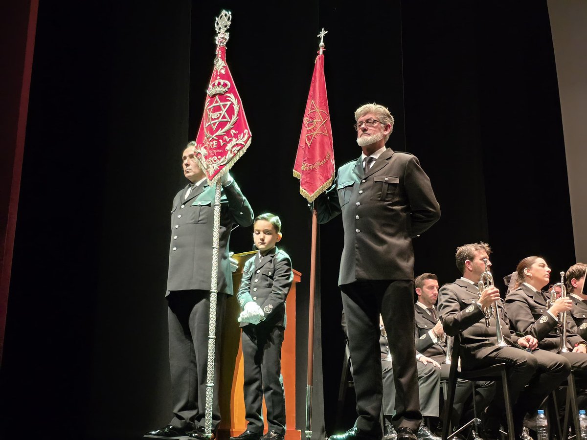 pacorodriguezdh's tweet photo. Enhorabuena a @EDH_1969 por su 55 aniversario y por el fantástico concierto que ha ofrecido a #doshermanas para su celebración. Una Agrupación Musical que lleva nuestro nombre por todos los rincones de nuestra geografía y que es una escuela de música y valores. https://t.co/w021TStIf3