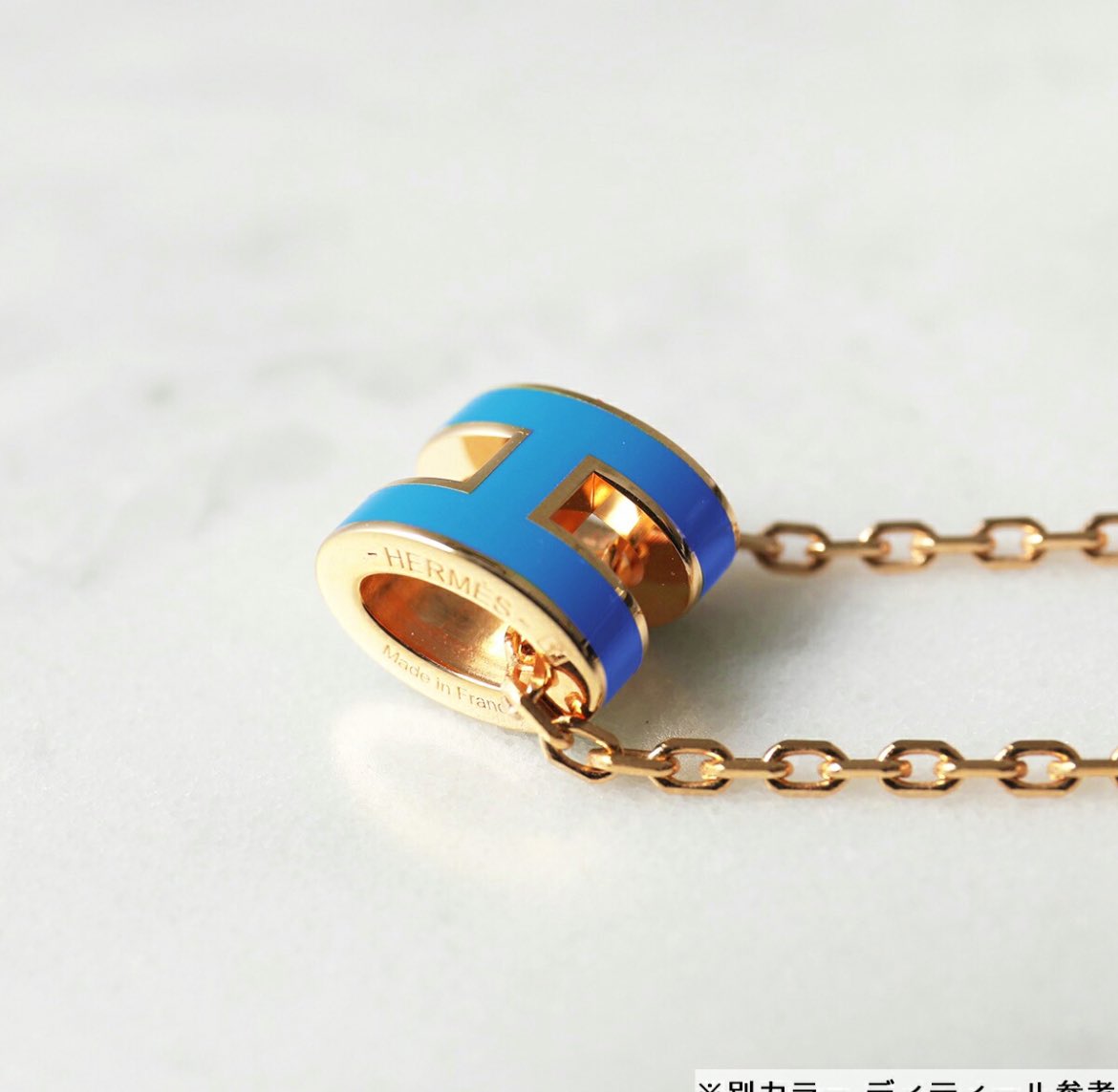 wqSso5c5qw48032's tweet photo. #楽天 #PR
💖🧡HERMÈS「Pop H MINI」💙💜
エレガント×キュートなネックレス✨ 20色のカラーバリエであなた色をチョイス🎨💕
シンプルなのに存在感バツグン💎
#エルメス #PopH #ネックレス #ご褒美 #ジュエリー
楽天👉 https://t.co/fkyH1H59PT https://t.co/ryTMq28KtT