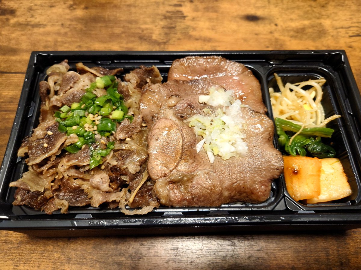 hide_hide_go's tweet photo. 今日の夕食は龍園さんでテイクアウトしました！
「ステーキサンド」と「黒毛和牛カルビと熟成タン塩弁当」最高😋
#龍園
#RYUEN https://t.co/JrABbjwHCz