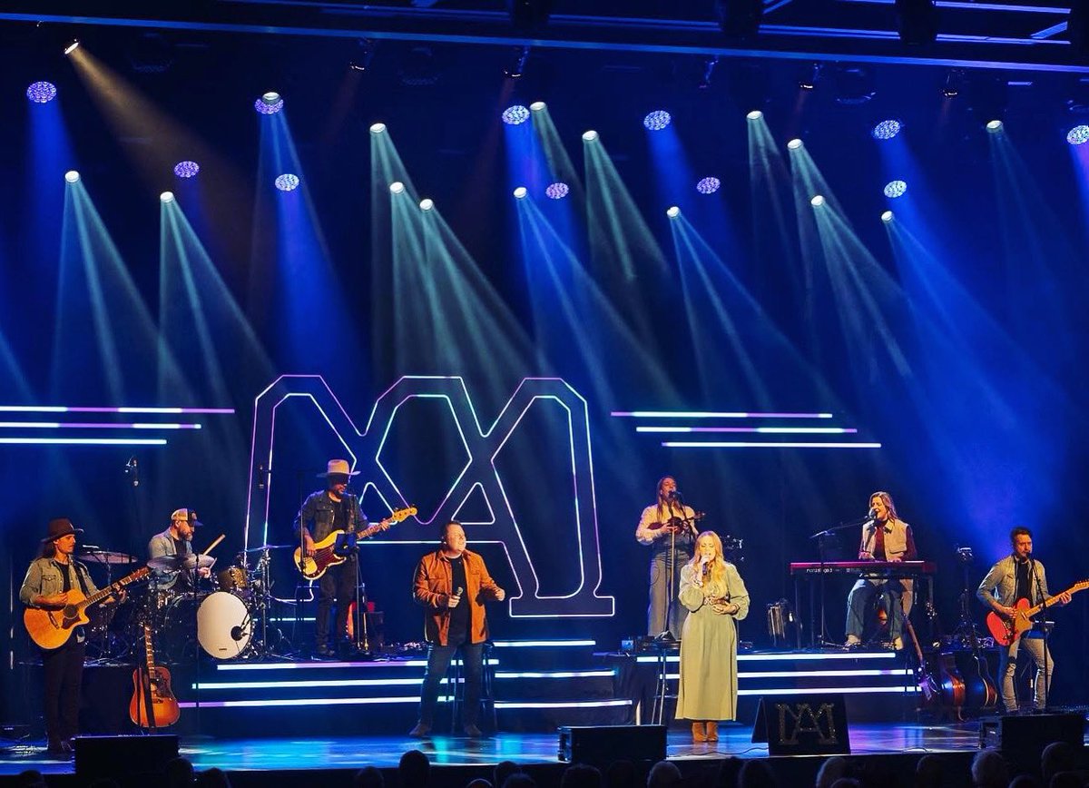 Saint-Eustache! 🥳
On arrive dans pas long!
Soyez prêts pour 15h00 Le Zénith Promutuel Assurance, c’est cet après-midi que Le country de nos idoles débarque en ville! 🤠
À tantôt!! ❤️
(pssst… il reste encore de la place! 🎟️)

lezenithsteustache.tuxedobillet.com/main/le-countr…

📸: mattv.ca