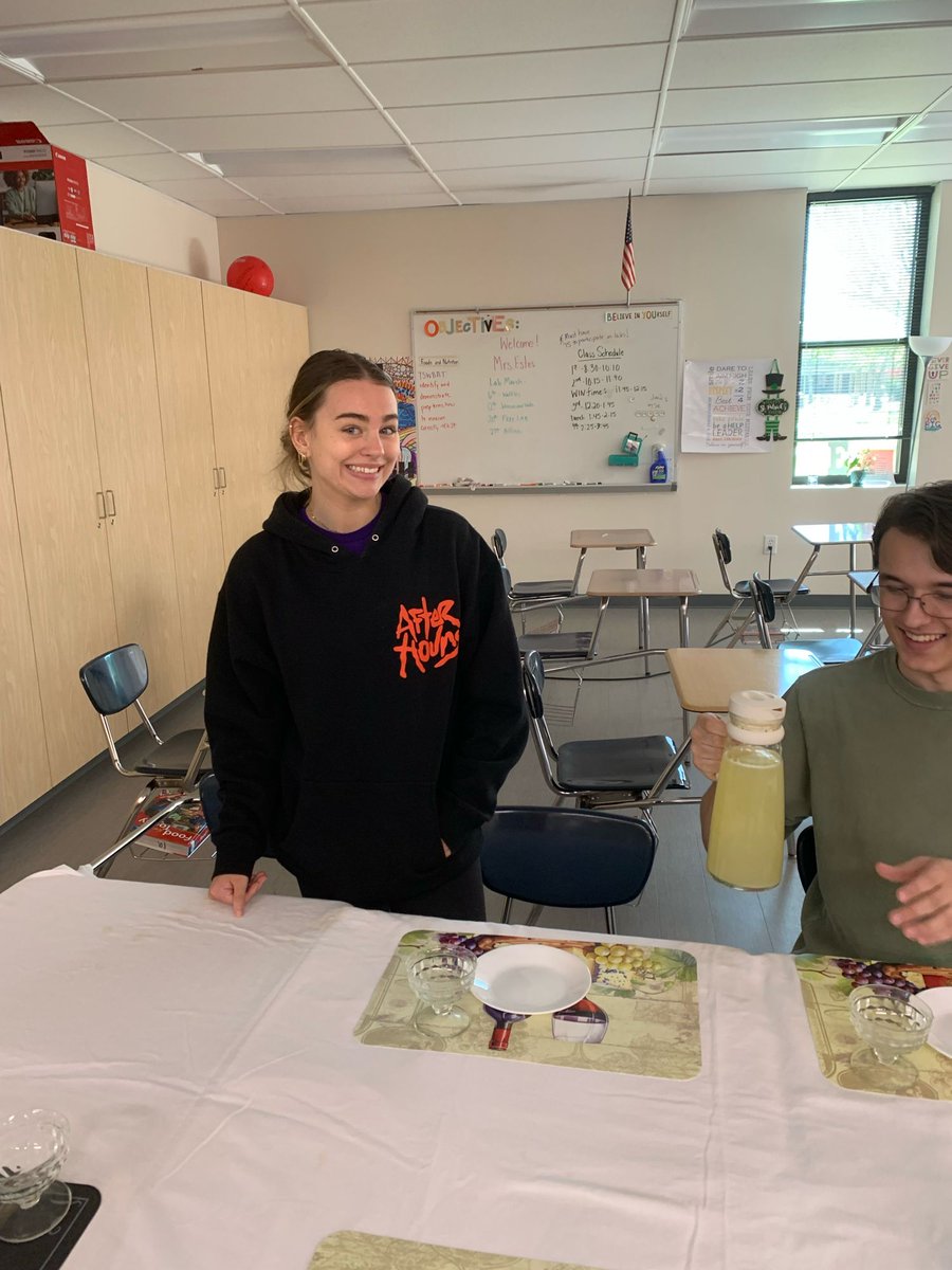 Mme Denise Ciobanu from Northwestern High School, Rock Hill, celebrated Francophonie with a cooking project! They cooked crêpes salées, savory crêpes, filled with ham, mushrooms and Swiss cheese and made fresh squeezed lemonade