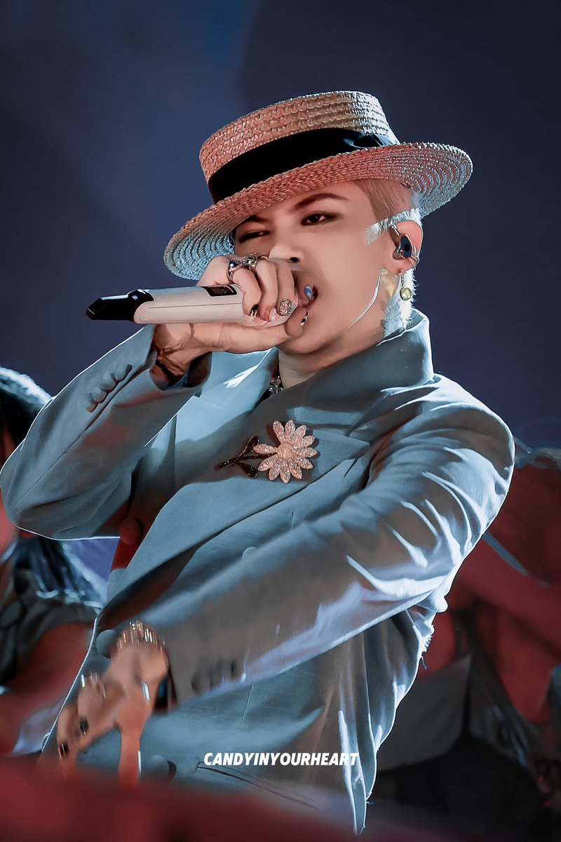 candyinuheart's tweet photo. “난 멋 부리네, 난리 부르스” 
#지드래곤 #GDRAGON #권지용
#GD #Übermensch #위버맨쉬 https://t.co/AQpymWEGla