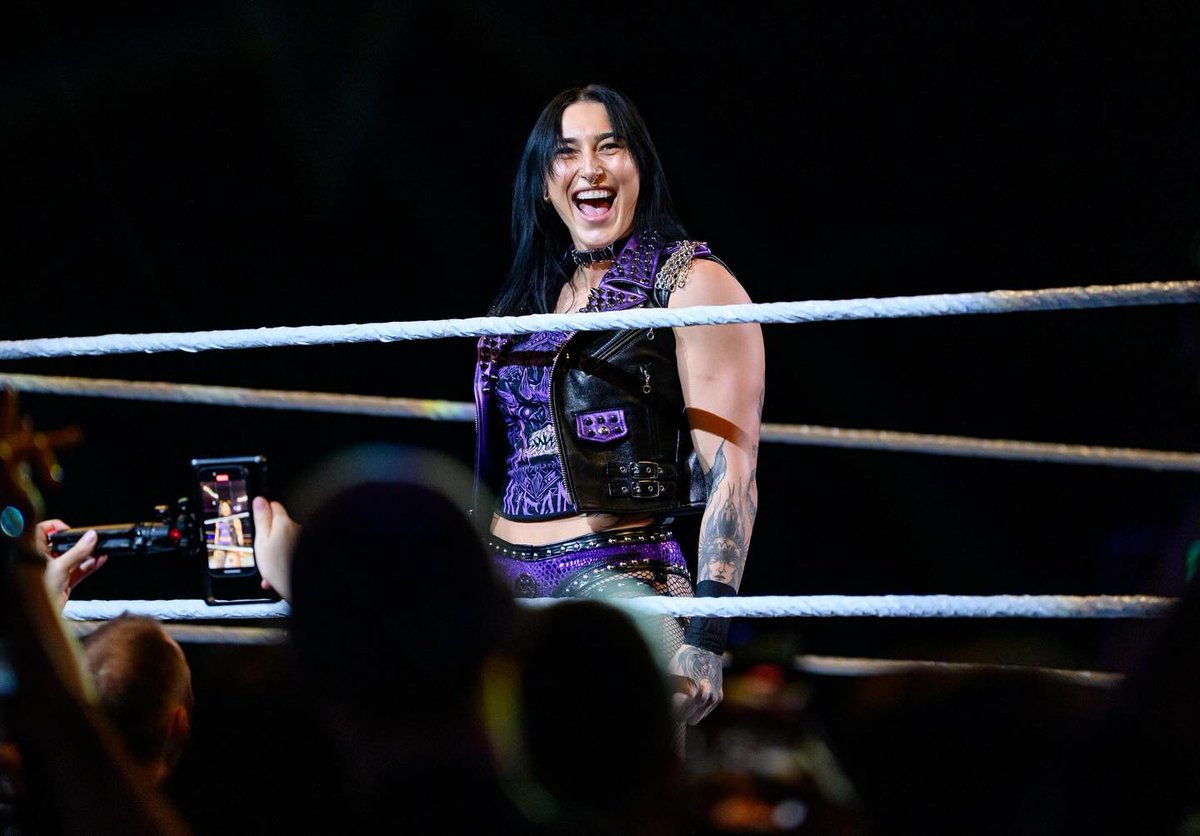2dayInHistoRhea's tweet photo. #SundayNightMami
@RheaRipley_WWE performs for the first time in her career in the Netherlands tonight at #WWEAmsterdam
This will be the 12th country she's performed in, 11th in WWE https://t.co/OrbVcgMekU