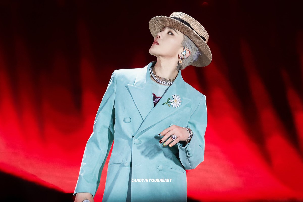 candyinuheart's tweet photo. #지드래곤 #GDRAGON #권지용
#GD #Übermensch #위버맨쉬 https://t.co/AuwLRQN0Zv