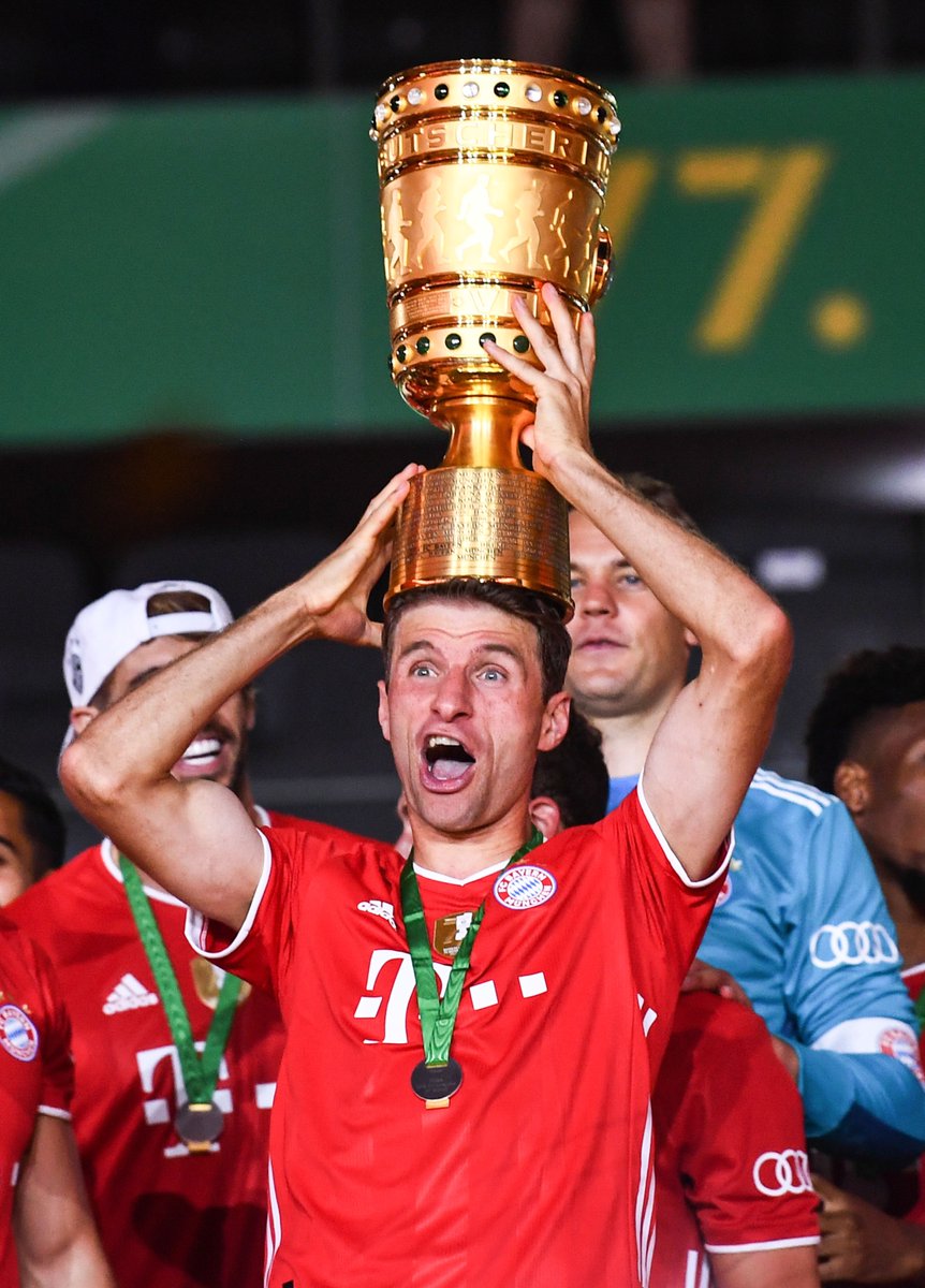 🚨🚨 𝗕𝗥𝗘𝗔𝗞𝗜𝗡𝗚 !!! THOMAS MULLER 🇩🇪 𝗤𝗨𝗜𝗧𝗧𝗘𝗥𝗔 𝗟𝗘 𝗕𝗔𝗬𝗘𝗥𝗡 𝗔̀ 𝗟𝗔 𝗙𝗜𝗡 𝗗𝗘 𝗟𝗔 𝗦𝗔𝗜𝗦𝗢𝗡 !! 👋😥

▫️17 saisons au club ❤️
▫️247 buts + 273 passes décisives ⚽️🎯
▫️12 Bundesliga 🇩🇪
▫️ 2 LDC 🏆🏆

𝗨𝗡𝗘 𝗩𝗘́𝗥𝗜𝗧𝗔𝗕𝗟𝗘 𝗟𝗘́𝗚𝗘𝗡𝗗𝗘 ! 👏✨