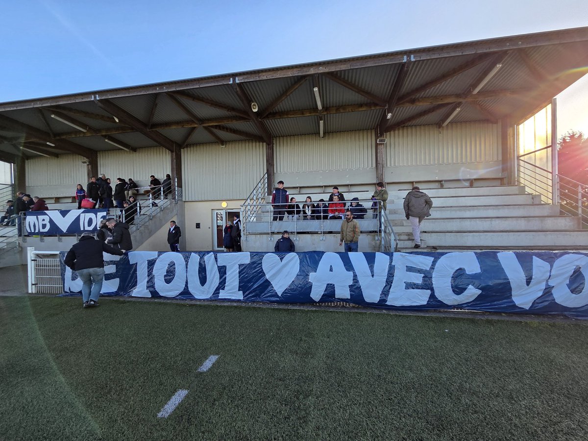 MBIDF's tweet image. Le FCGB qu'on aime...
Merci à tous ceux qui ont fait de ce déplacement une fête. Bientôt 10 ans que nous suivons cette section féminine, c'était un bonheur de la retrouver !
#PresquePartoutPresqueToujours