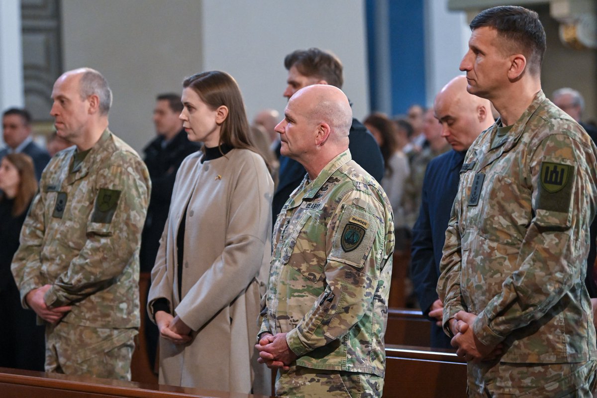 Lithuanian_MoD's tweet photo. Shoulder to shoulder with our allies, friends, and brothers.
Today, at Holy Mass, we prayed for the four missing U.S. soldiers, their families, and the dedicated rescuers searching tirelessly since Tuesday. ππΊπΈπ±πΉ https://t.co/s78jlm6kUN