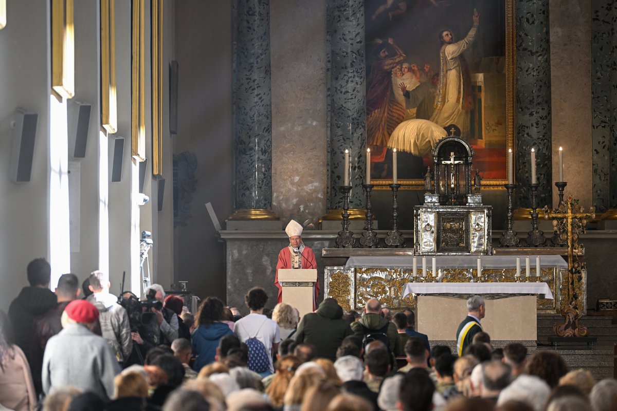 Lithuanian_MoD's tweet photo. Shoulder to shoulder with our allies, friends, and brothers.
Today, at Holy Mass, we prayed for the four missing U.S. soldiers, their families, and the dedicated rescuers searching tirelessly since Tuesday. ππΊπΈπ±πΉ https://t.co/s78jlm6kUN