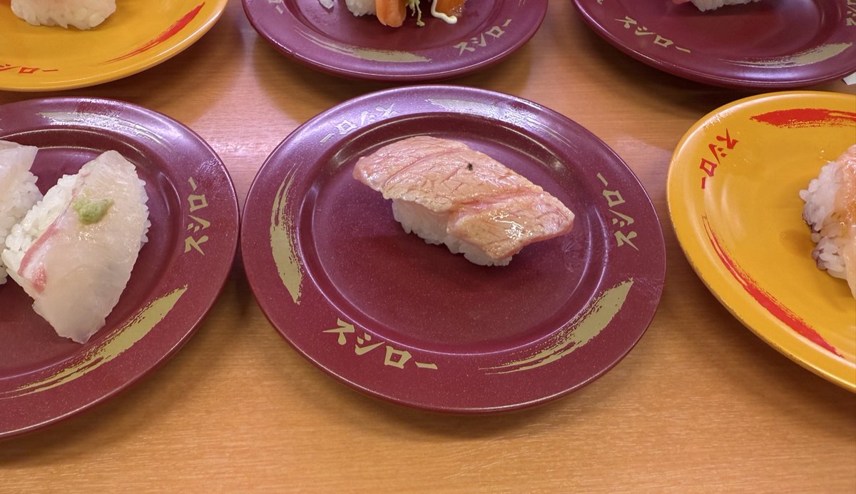 dactor_d's tweet image. 石油王の息子なので一貫180円の寿司食べてる