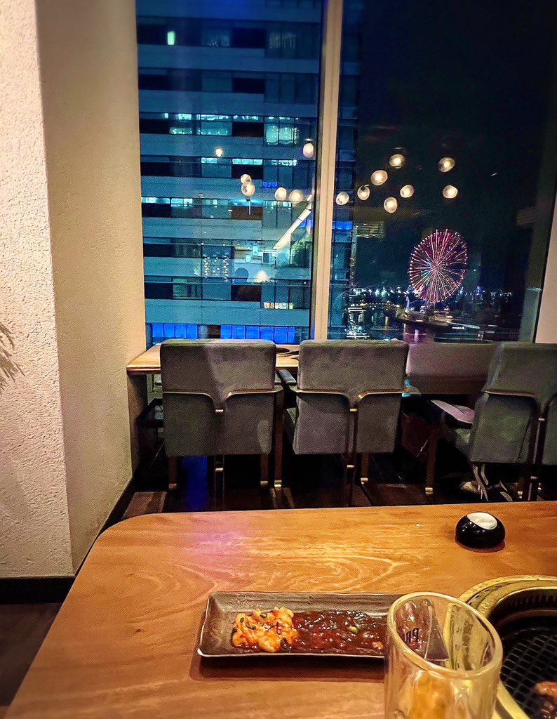 Pokegaya's tweet photo. 桜木町の亀×みっちーがきた焼肉屋さん🍖
亀みちが座った席の後ろで舌鼓✨️🎡
#道枝駿佑 #亀梨和也 https://t.co/iQW3rZYnmE