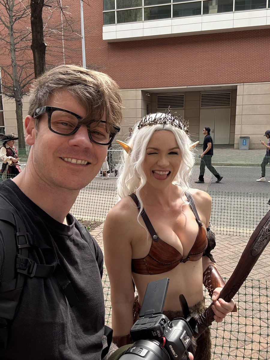 alex_jawfox's tweet image. Hanging out with this nerd for the day.  @itsjuststephfox