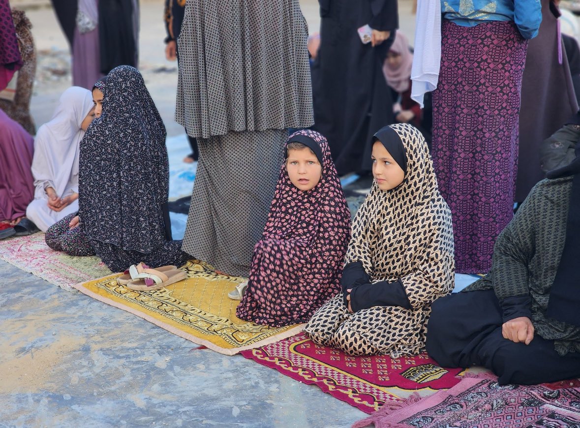 vampl0vrrr's tweet image. eid mubarak from gaza.