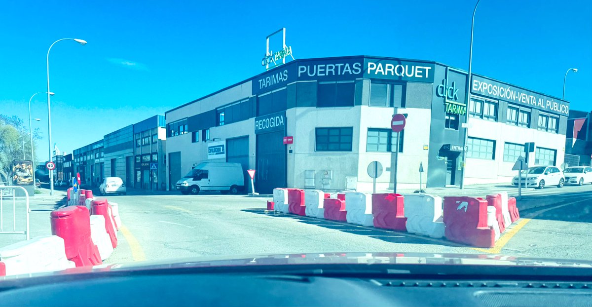 Area_VVSS's tweet photo. Sabe el señor @JavierAyalaO cuando inaugurarán el nuevo circuito de Mario Kart en @AytoFuenlabrada  a superado a @ARG_augaesal no hay quien circule por la ciudad https://t.co/XC2pDUm35r