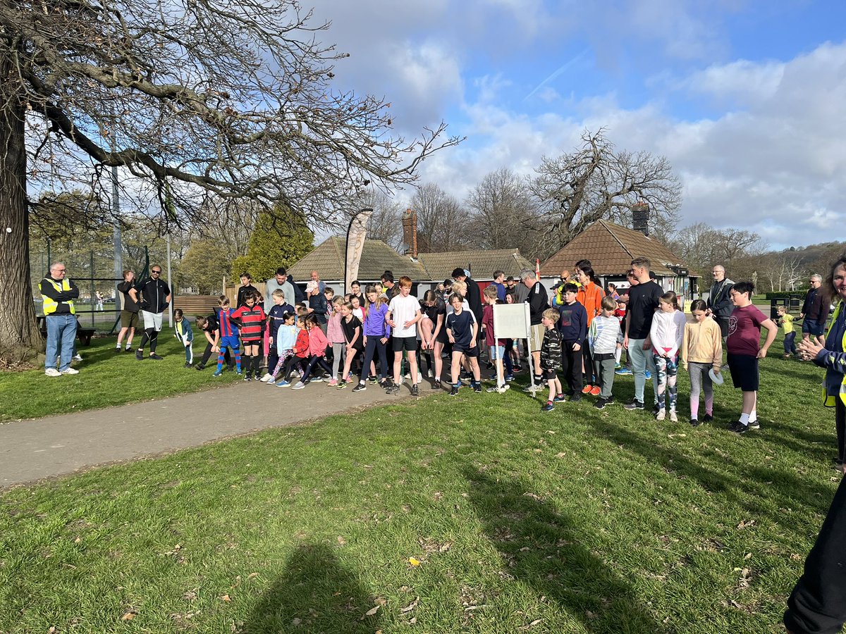 A lovely bright sunny morning for junior parkrun.  We was joined by 70 juniors - well done to you all 👏🏻👏🏻

Thank you to our fabulous volunteers - you are amazing!

Well done to our wristband recipient