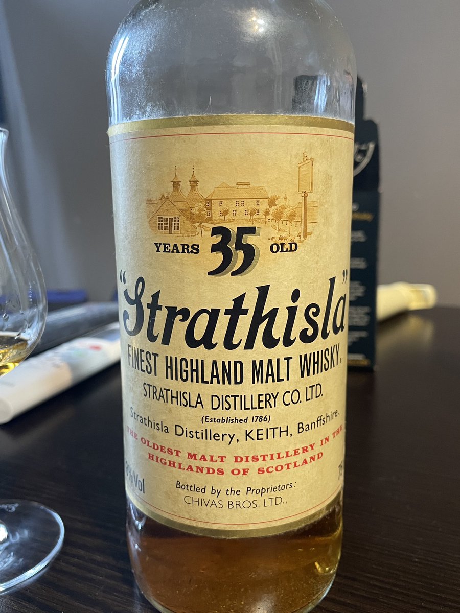 最後にすべて持っていかれた感のあるストラスアイラ35年バイセン
アプリコットにりんごの酸味、オールド感とともに麦芽と熟成感が綺麗に纏まる

持ち帰ったグラスに残った一滴が未だに芳香を放っています…