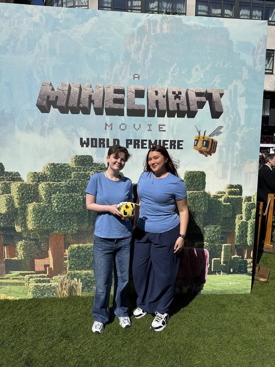 ahitsabee's tweet photo. minecraft! https://t.co/LbPKYNDEZW