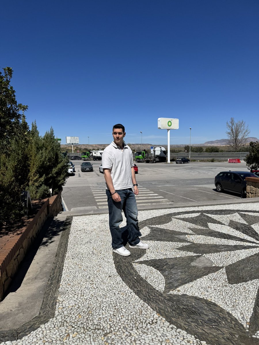 lo guapo que es mi primo qué 🩵