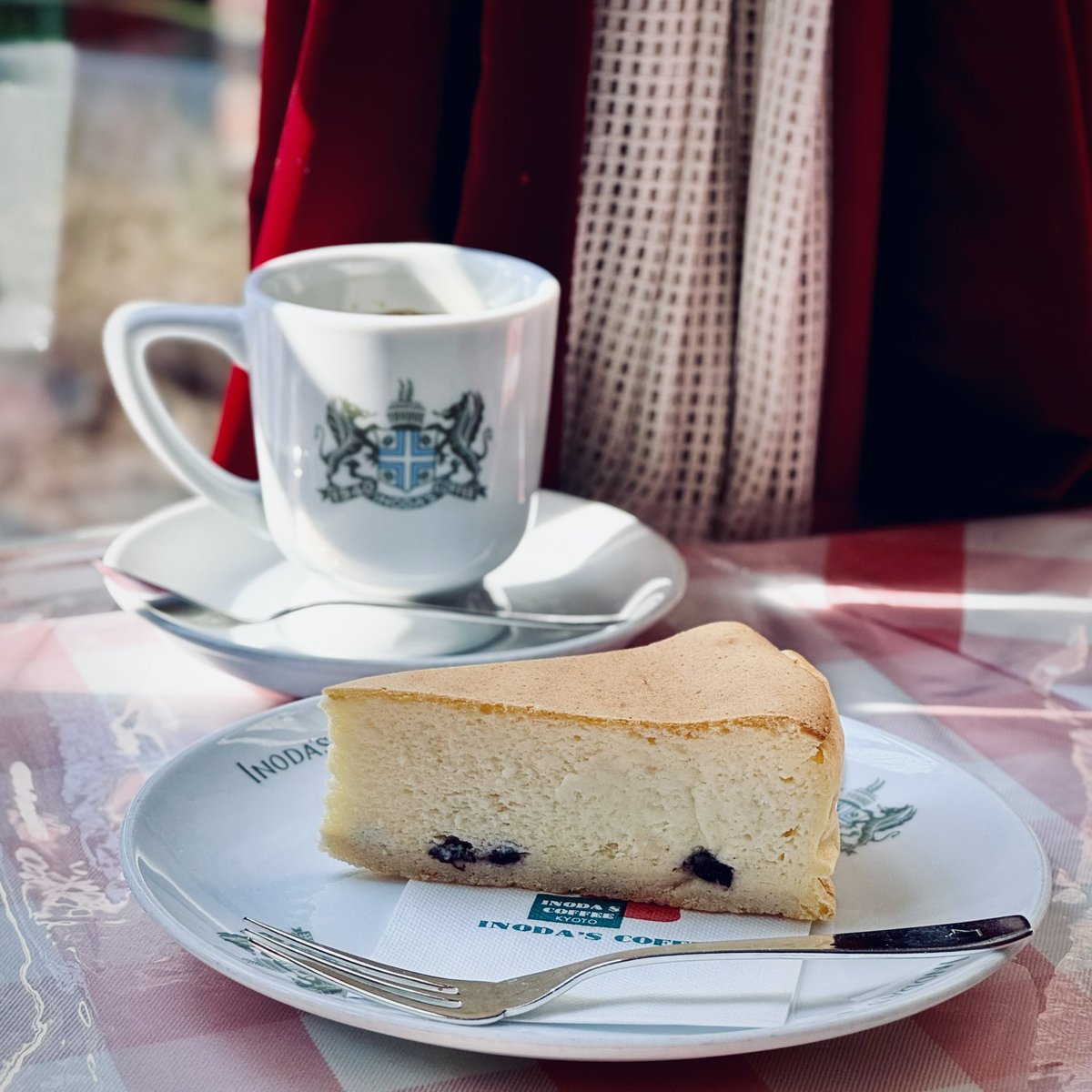 ku_ma_mo's tweet photo. お久しぶり京都。
今日のオヤツはイノダコーヒー本店にてチーズケーキ最後の１個ゲットしたゾ＾＾ https://t.co/EviBXrOJ7o