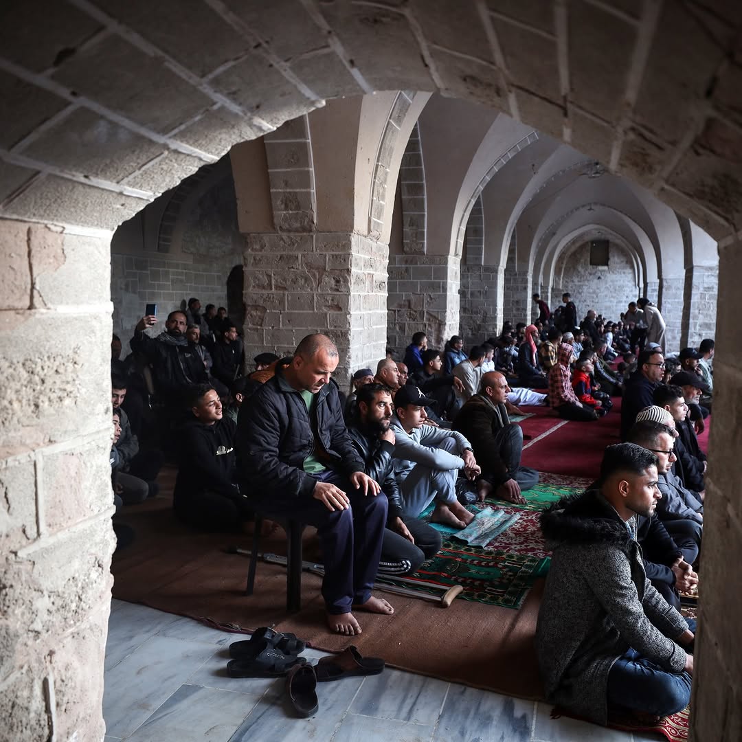 thaqafatalhind's tweet image. Photos by Majdi Fathi of today&apos;s Eid prayer in the remnants of the Gaza&apos;s Omari Mosque.