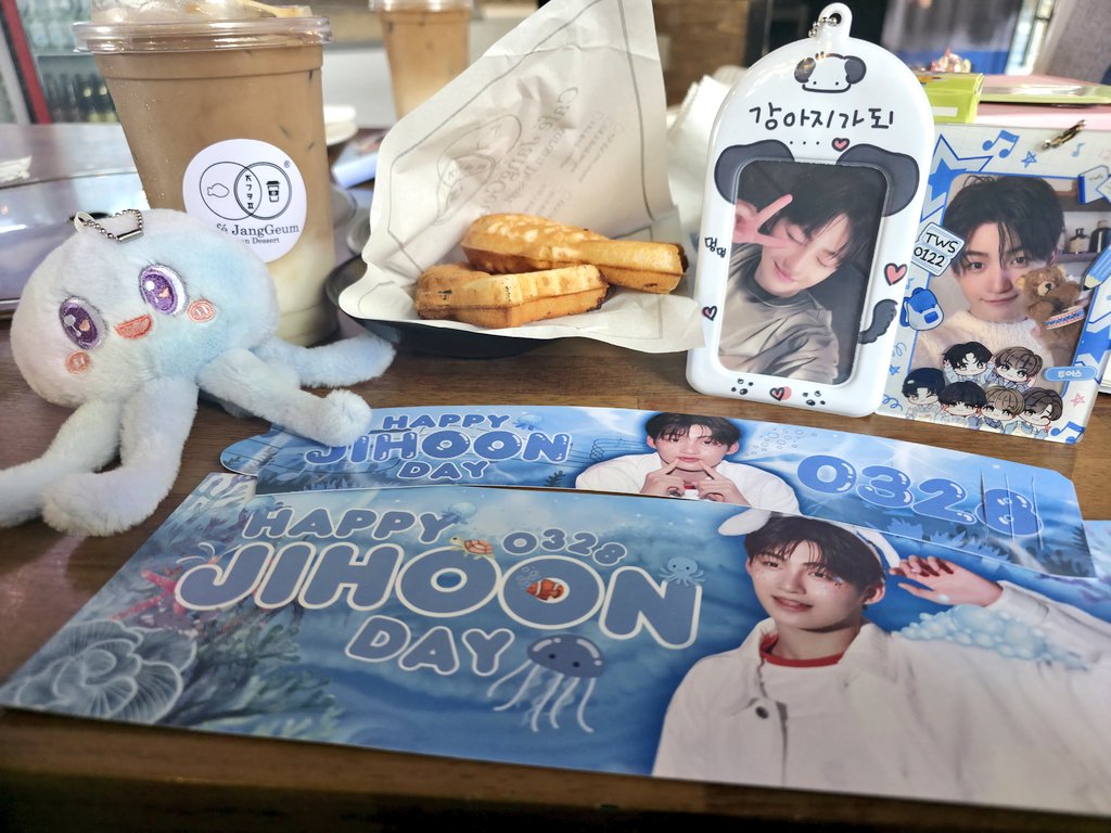 unpluggedkdh's tweet photo. Had fun celebrating Jihoon's birthday with filo 42s today! Thank you @HANJIHOONPICS and @twsproject42 πβ¨οΈπͺΌ
#HaeppyJIHOONDay
#RhythmAndWaves
#FlowWithJihoon https://t.co/aOXAUSyXOH