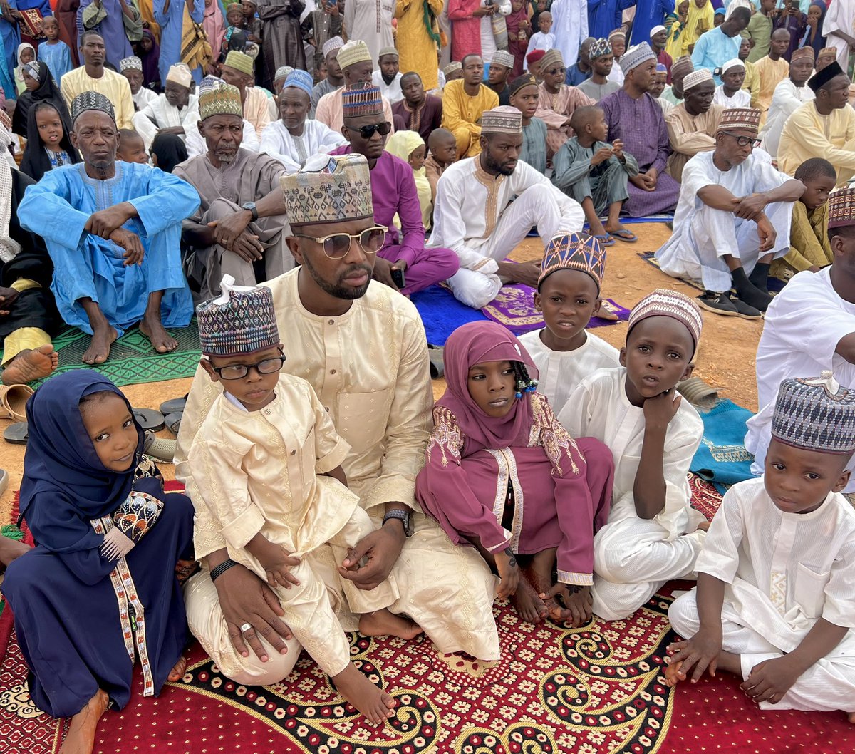 auwalbz's tweet photo. Taqabbalallahu minna wa minkum. 
Wishing you peace, happiness, and prosperity. Eid Mubarak@highlight https://t.co/cK4JXt7vbP