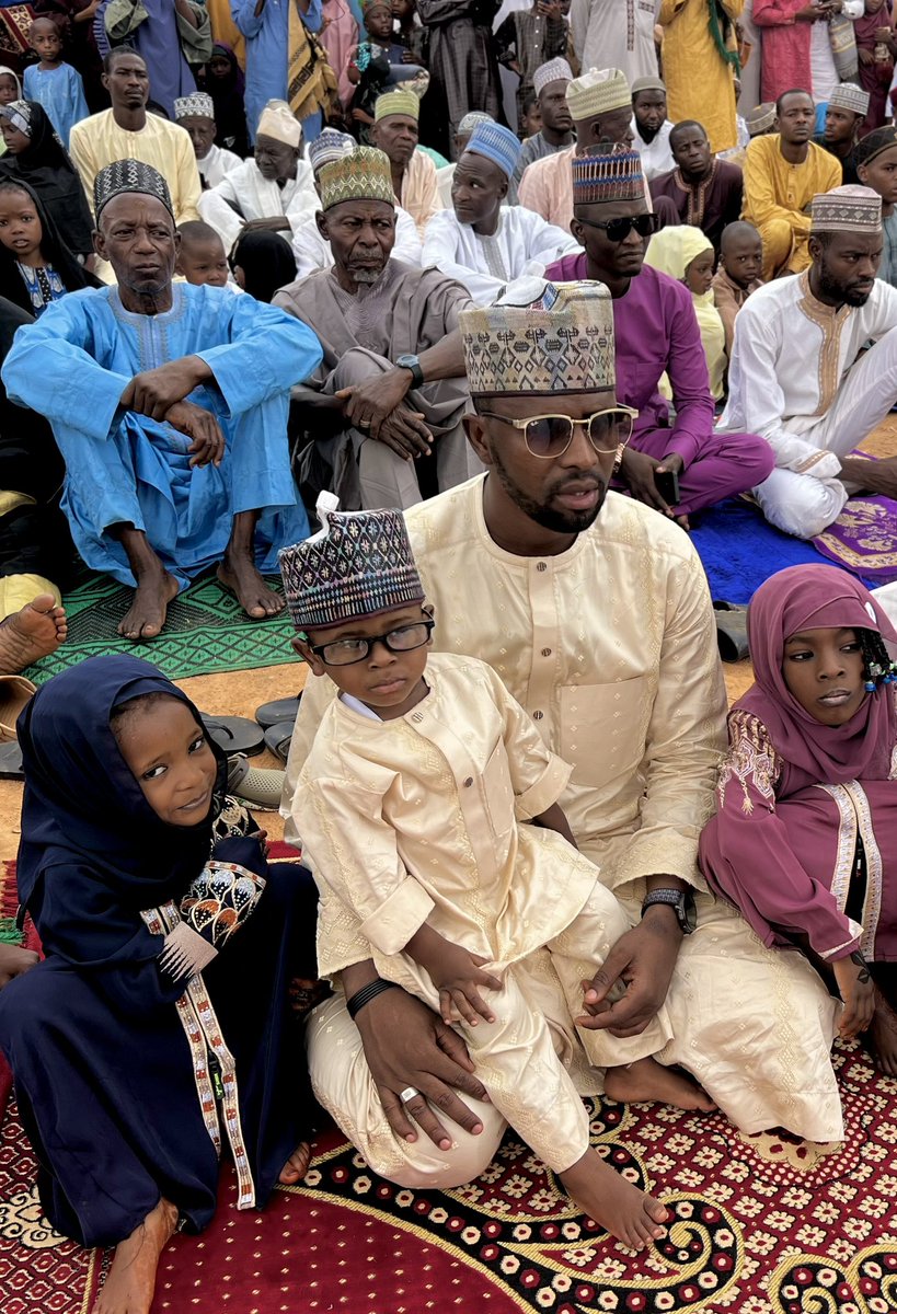 auwalbz's tweet photo. Taqabbalallahu minna wa minkum. 
Wishing you peace, happiness, and prosperity. Eid Mubarak@highlight https://t.co/cK4JXt7vbP