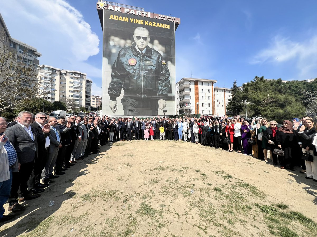cerkezkoyilce's tweet photo. Tekirdağ İl Başkanlığımızın  ev sahipliğinde düzenlenen Ramazan Bayramı bayramlaşma programına Aile ve Sosyal Hizmetler Bakanımız Sn.Mahinur ÖZDEMİR Milletvekillerimiz İl Başkanımız Ali GÜMÜŞ ilçe başkanımız Sn Salih AZBAY ve Yönetim Kurulu  üyelerimizle birlikte katılım Sağladık https://t.co/dmcQny7Vel