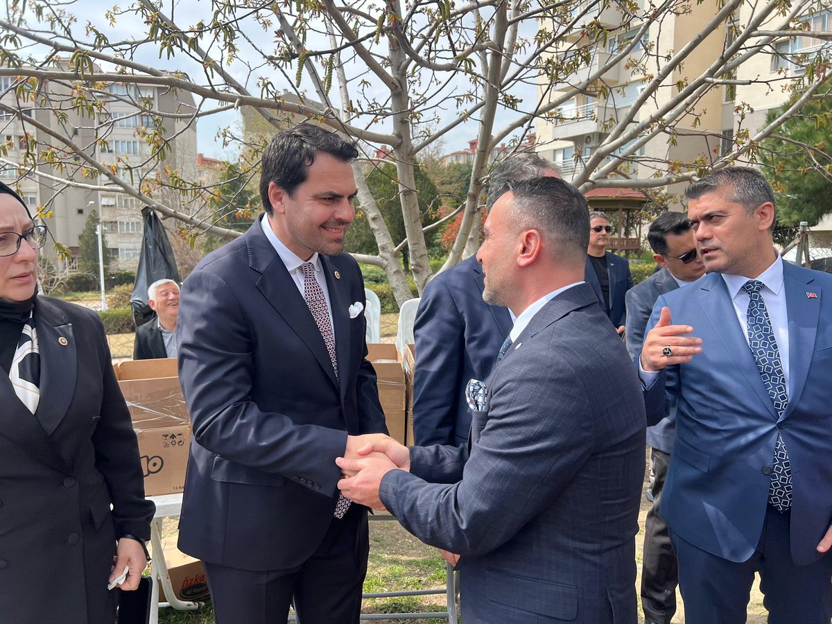 cerkezkoyilce's tweet photo. Tekirdağ İl Başkanlığımızın  ev sahipliğinde düzenlenen Ramazan Bayramı bayramlaşma programına Aile ve Sosyal Hizmetler Bakanımız Sn.Mahinur ÖZDEMİR Milletvekillerimiz İl Başkanımız Ali GÜMÜŞ ilçe başkanımız Sn Salih AZBAY ve Yönetim Kurulu  üyelerimizle birlikte katılım Sağladık https://t.co/dmcQny7Vel