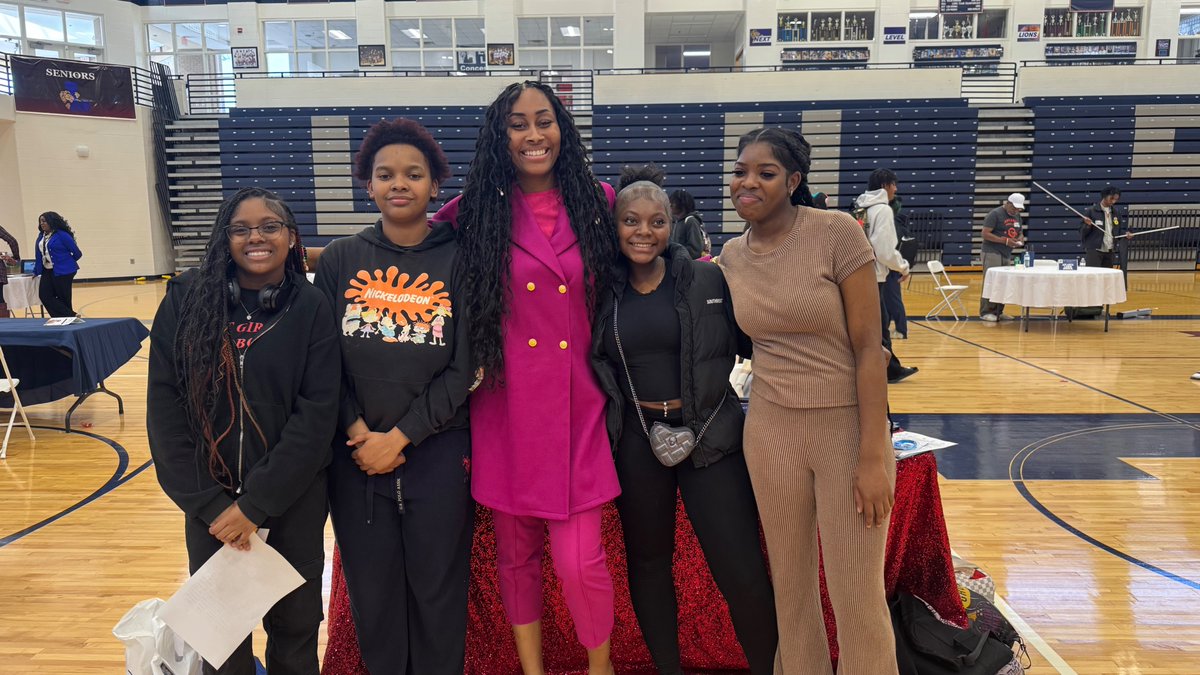 ChynnaCM's tweet photo. Earlier this week I had the privilege of speaking at a high school for Career Day. Now, I’m consulting with a client before heading to another event. I truly love what I do!
#growth #growthmindset #growthjourney #atlantaeventplanner #atlantapartyplanner #atleventplanner https://t.co/fWtRexDX7S