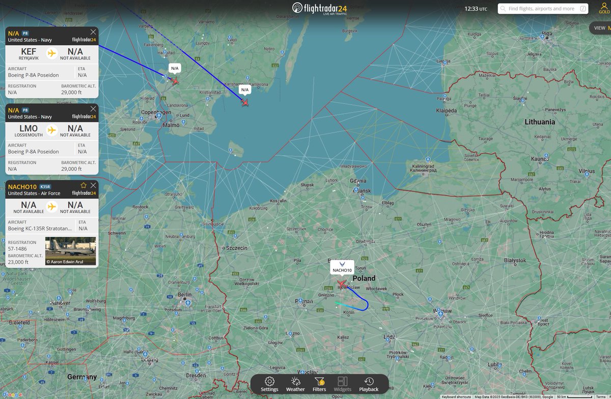 PolishMilRadar's tweet image. ⌚️ 30.03 14:34LT

Nad Bałtyk wlatują właśnie dwa ✈️ Boeingi P8 Poseidon #USNavy 🇺🇸 z baz w Lossiemouth #EGQS 🏴󠁧󠁢󠁳󠁣󠁴󠁿oraz Keflaviku #BIKF 🇮🇸. W powietrzu jest już też tankowiec #NACHO10 Boeing KC-135R "57-1486" #USAF, który wystartował z bazy w Powidzu. 1/2
🔗flightradar24.com/multiview/39ad…
