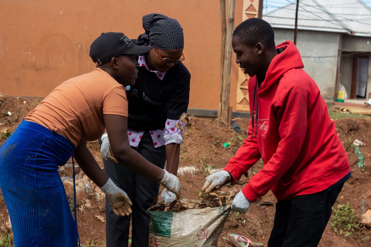 otimg256's tweet photo. As a @careboutclimate Uganda Chapter member, It's our responsibility to respond to the Climate Crisis by taking immediate Action through supporting the vulnerable communities to restore their environment and  build resilience among them
#ClimateAction
#CACclubs
#ClimateResilience https://t.co/6oYVJAETzk