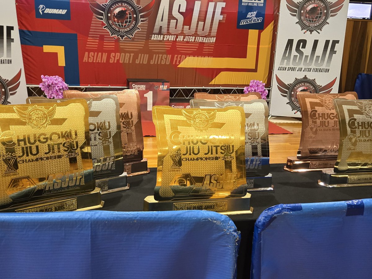 ASJJF岩国大会へ応援に！
久しぶりに応援側で大会に行ったけど仲間の闘う姿を見て熱くなりました！
自分も出れば良かったな…
次は仲間と挑戦できるように
またみんなと練習に励みたいと思います！
#ASJJF中国選手権岩国大会