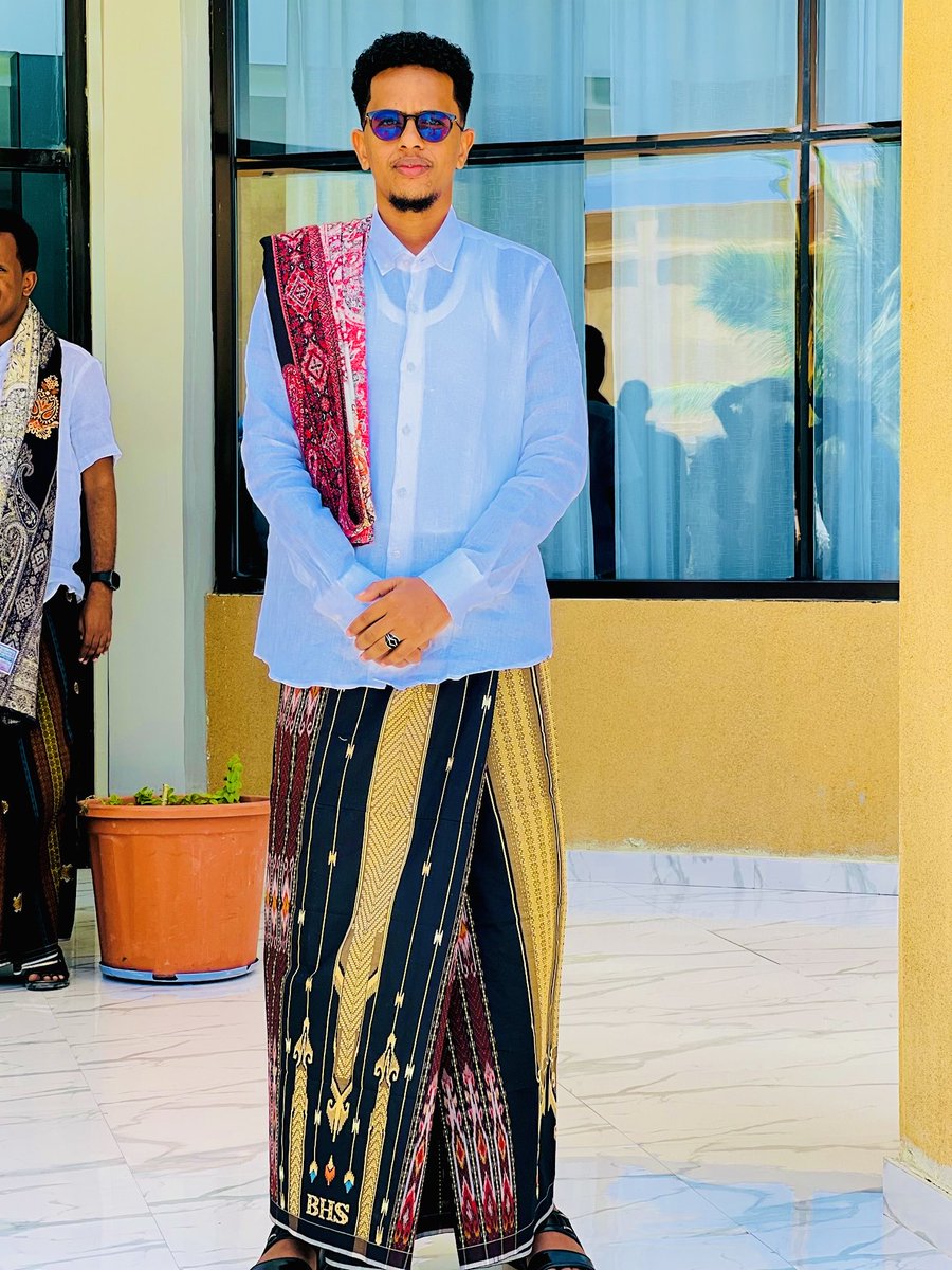 Ciid Mubarak Waxaan halkan hambalyo ballaadhan uga dirayaa dhamaan Shacabka Soomaaliyeed, munaasibadda ciidul-fidriga awgeed. 

Waxaan ILLAAHAY inooga baryayaa inuu acmaashii suubanayd inaga aqbalo, sanadkan sanad kiisana ku gaadhno badhaadhe iyo barwaaqo idam eebe.