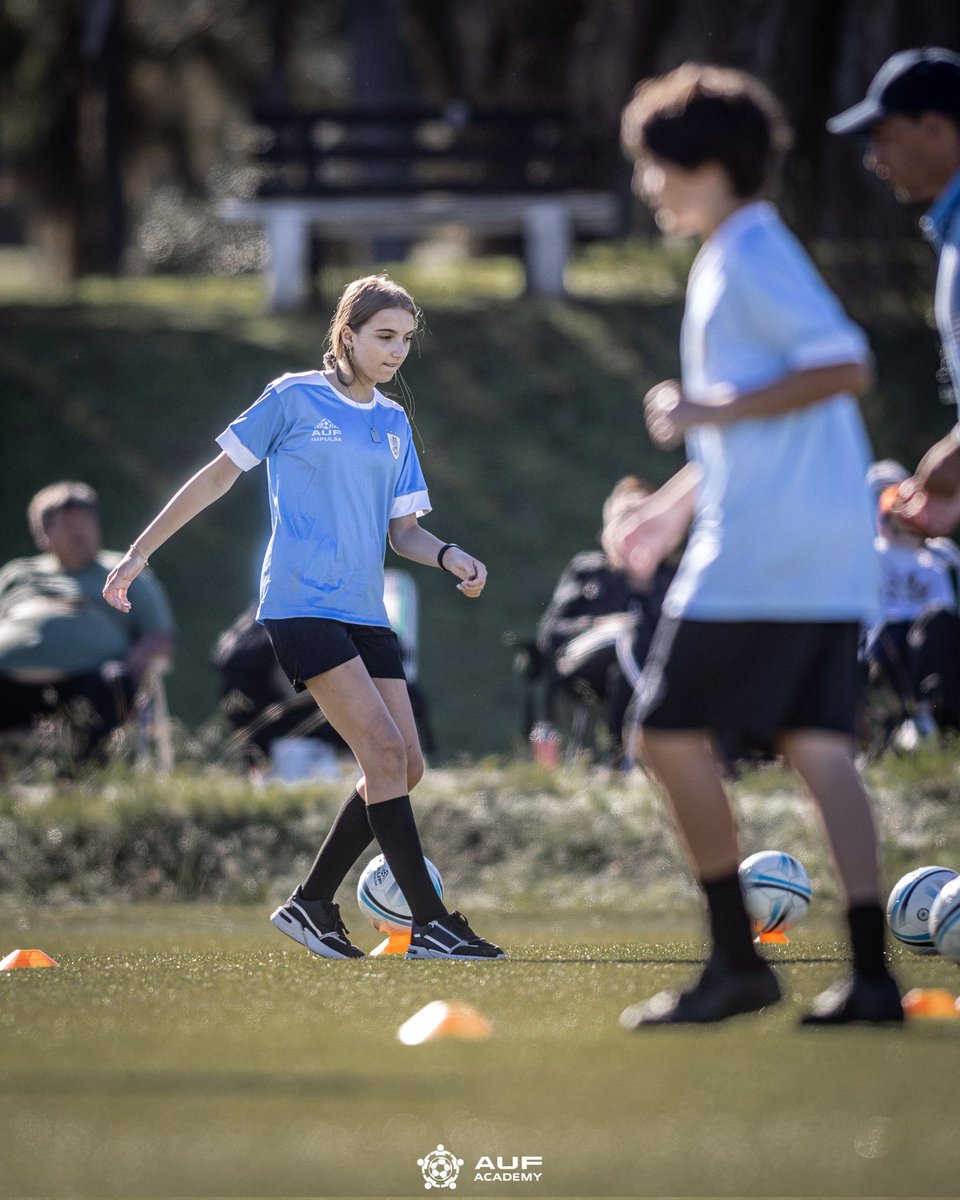 🩵 𝗕𝗶𝗲𝗻𝘃𝗲𝗻𝗶𝗱𝗼𝘀

Niños y niñas dan sus primeros pasos en el hogar de las Selecciones Uruguayas.

¡El tuyo también puede ser parte!

🎟️ Inscripciones en: