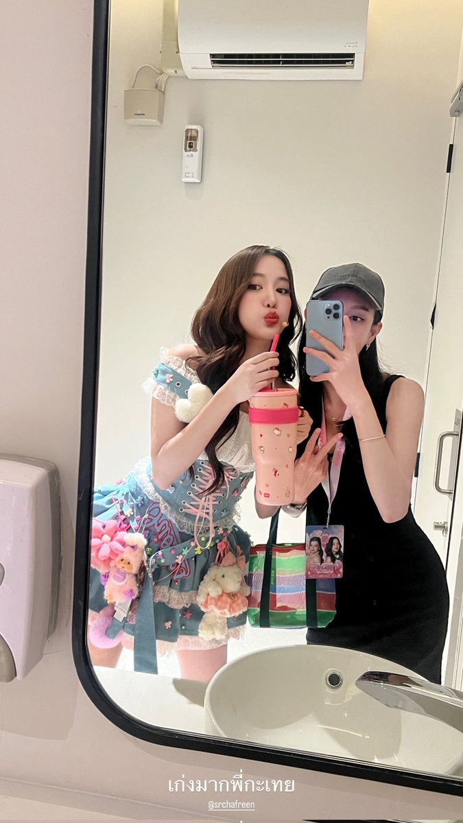 yoongsar's tweet image. The bestie 🫶🏻

FREENBECKY LOVE OVERLOAD
#ฟรีนเบค1stFanmeet
#srchafreen