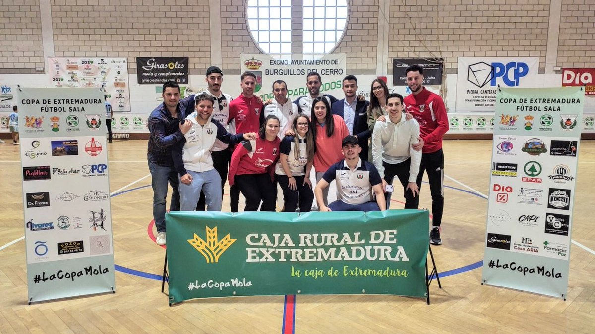 FedExFutbol's tweet photo. 🥅 | #FútbolSala |

🏆𝐂𝐎𝐏𝐀 𝐃𝐄 𝐄𝐗𝐓𝐑𝐄𝐌𝐀𝐃𝐔𝐑𝐀

✨¡Llegamos a la conclusión!

🤗Desde @FedExFutbol, agradecemos la colaboración del Ayuntamiento de Burguillos del Cerro y del @burguifutsal en la organización de este evento. 

❤¡GRACIAS POR PONERLO TAN FÁCIL!

👉Y por supuesto, GRACIAS también a tod@s los que nos habéis acompañado durante estos tres días de auténtica locura y pasión por el fútbol sala.

📅El año que viene, más y mejor.

#CopaFutsalEX

#Extremadura💚🤍🖤
#JugamosEnEquipo