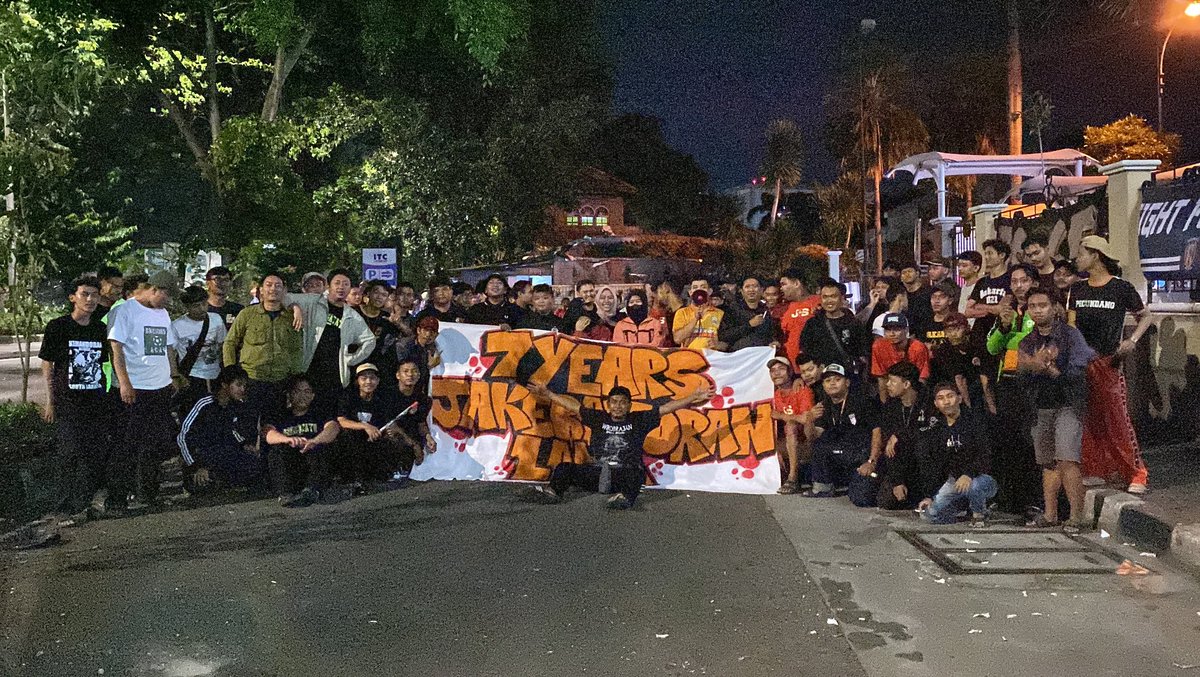 JakTamanPuring's tweet photo. Selamat ulang tahun yg ke 7 @Jakebayoran65 , Jaya raya selalu !!

#7ourneyContinues
#PersijaSelamanya 
#JS65 https://t.co/4gYE220vJz
