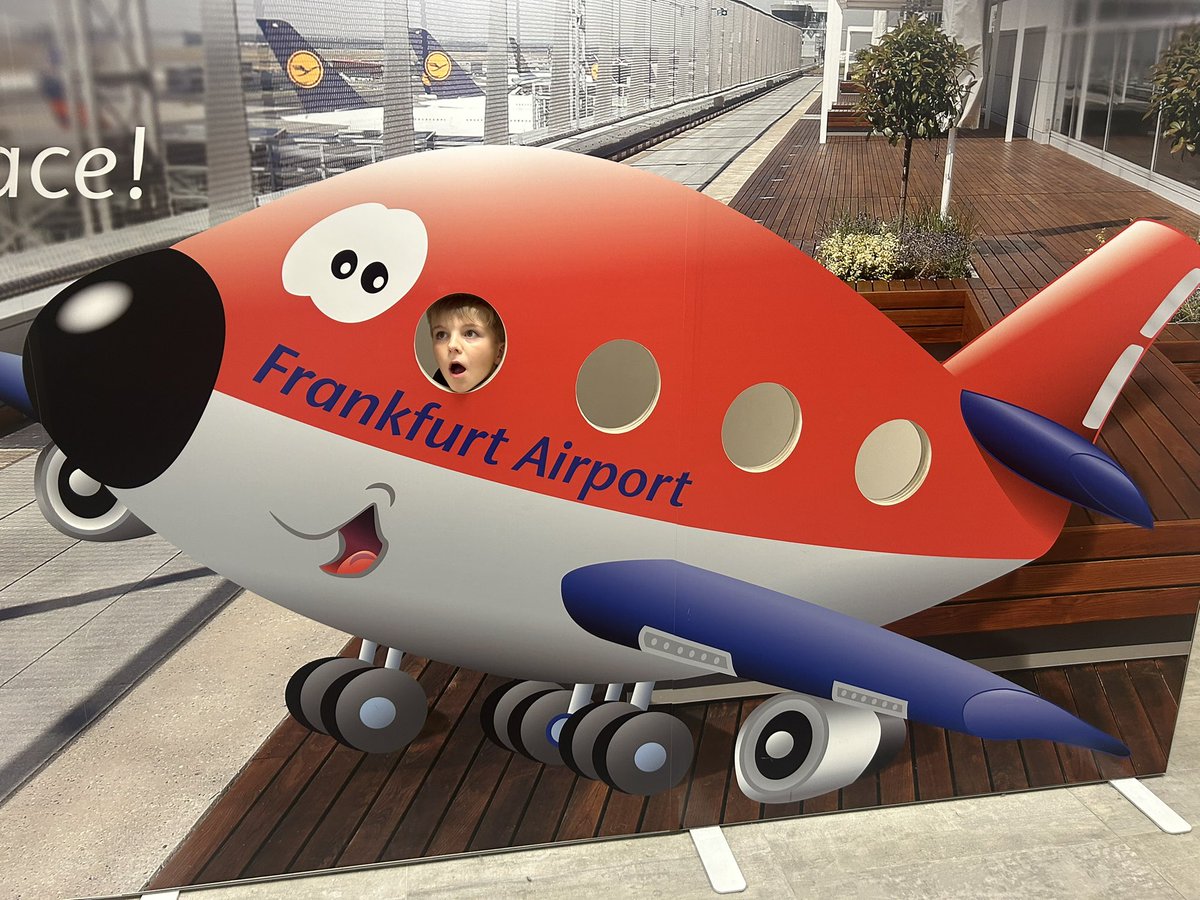 PeoplesAndy's tweet photo. The last leg of another trip around the houses with sidekick! Back to @DXB from @Airport_FRA on #EK46 #Frankfurt #Dubai 🇩🇪✈️🇦🇪 https://t.co/T5aVJ2PGFX