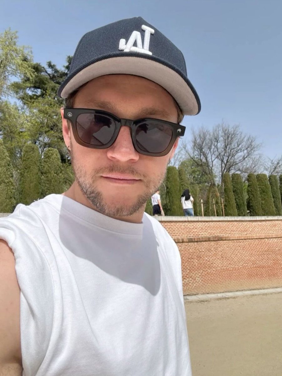 meltdownandi's tweet photo. niall's bereal in madrid you will always be famous🌟 https://t.co/C6Po9RJ1fZ