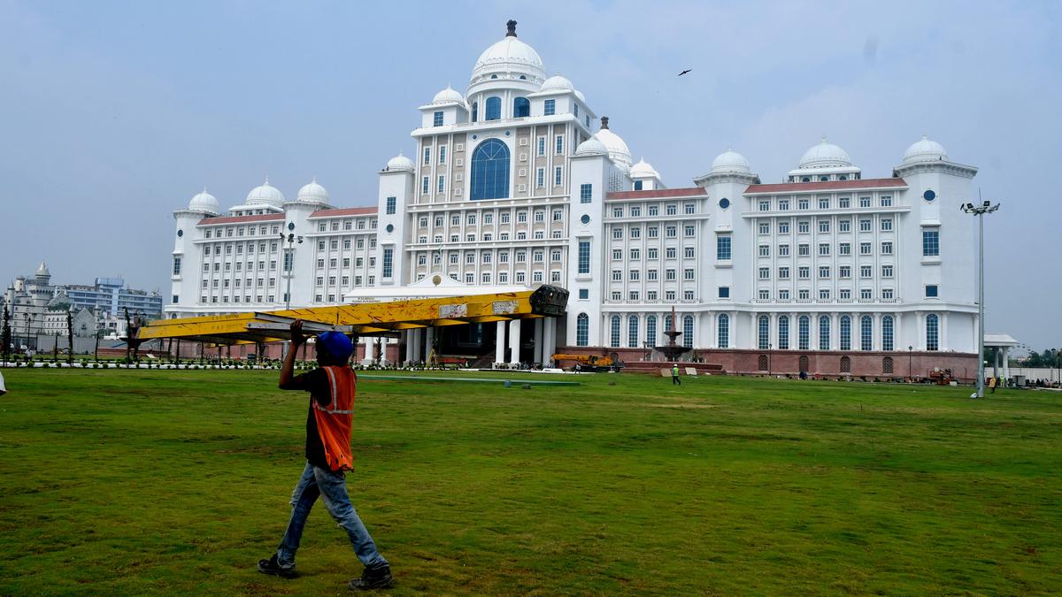 Sentrycs's tweet image. A drone over a high-security government site? That’s a serious breach.

In Hyderabad, an unauthorized drone was spotted over the Telangana State Secretariat. How many go undetected?

Counter-drone tech is key to securing restricted airspace.

➡️ Read more: timesofindia.indiatimes.com/city/hyderabad…