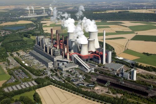 PatrickHofmann2's tweet photo. @jomestheone @_TechnoTim_ Stimmt die schlimme Versiegelung der Böden bei den erneuerbaren.. hier ein Vergleich. Und wie gut recyclebar ist denn ein Kohle- oder Atomkraftwerk? Auf die restlichen Punkte möchte ich gar nicht mehr eingehen. https://t.co/bGvLaUImn6