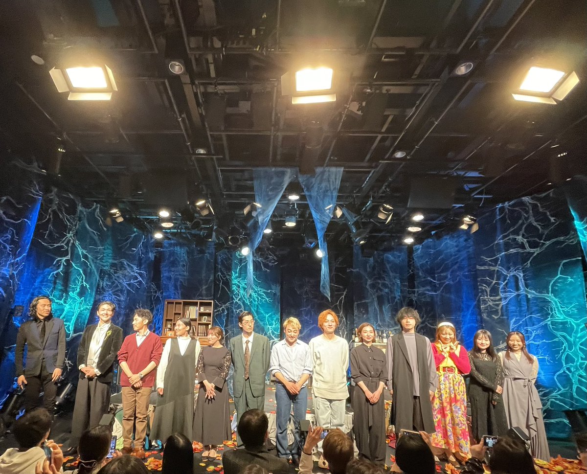 somaparu's tweet photo. #TARRYTOWN に出演している #tekkan を観たくて千秋楽を観劇。ミュージカルを観たと言うより、音楽に彩られたストレートプレイを観た、と言う感じ。#樋口祥久 さん、#武田莉奈 さんとの3人で織りなす様々な景色が深く心に残ります。感謝‼︎
ご自愛下さい。 #鈴木壮麻
#中原和樹
#山野靖博
#浅草九劇 https://t.co/WzAppEt3Z1