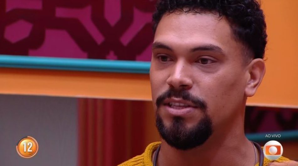 Independente do resultado de hoje eu preciso dizer que esse cara é o pior que temos no #bbb25 

Se escorou na amiga desde que entrou (e vai continuar depois que sair) não teve enredo e foi um completo PERSONAGEM.

Não sabemos nem quem ele é, o pouco que mostrou foi com ameaças de