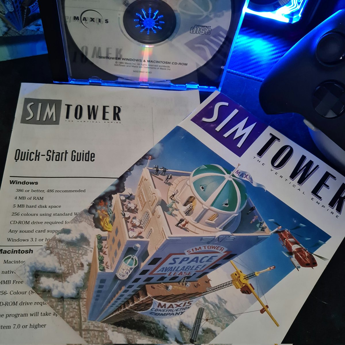 GrySprzedLat's tweet image. Maxis to nie tylko Simsy. Ilość gier z serii Sim jest wręcz niebywała. Sam nie ogarniam chyba wszystkich tytułów... 

Jednym z fajniejszych pomysłów jakie miało studio Maxis jest symulator wieżowca! Sim Tower. Kto grał? #simtower #maxis #Sim #retro