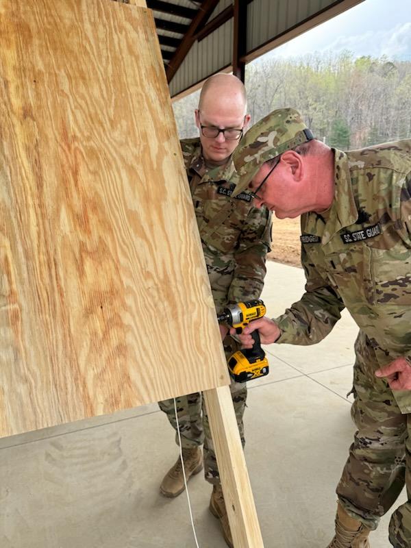 SCSG1670's tweet image. South Carolina State Guard troops are hard at work assisting fire crews at the Table Rock Wildfire event. BG Hollingsworth, DCG of the SCSG, is seen reviewing the latest situation map. #scsg #scwildlife #tablerockcomplex #tablerockcomplexfire #SCMedia #wildfire