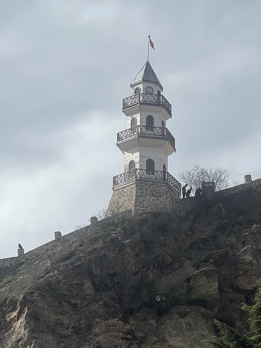 “Üstadım” dedim;
“Bayrama ne alayım?”
Dedi;
“Birkaç piri fâniden gönül,
birkaç çocuktan gülücük,
alabilirsen birkaç fakirden de duâ al.”(C.Zarifoğlu) Hayırlı Bayramlar
